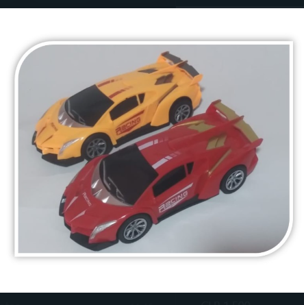Auto de carrera mediano